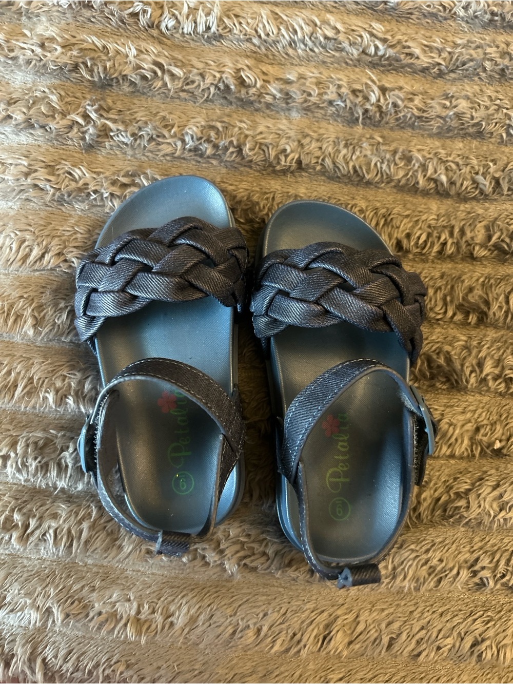 Petalia toddler size 9 sandals